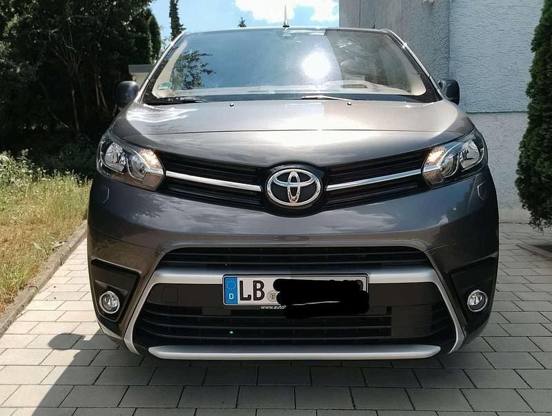 Grau Gebraucht 2019 Toyota Proace Comfort Van | 31.300 € (Fairer Preis) - Bild 1/4