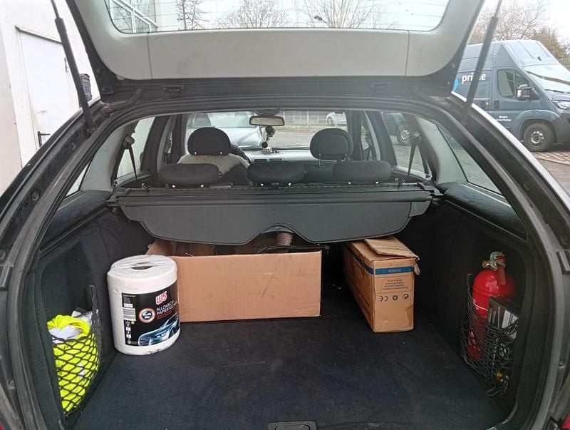 Gebraucht Mercedes 220 122 PS (89 kW) 2003 Schwarz Kombi