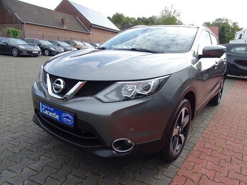 Grau Gebraucht 2017 Nissan Qashqai N-Connecta SUV | 12.490 € (Guter Preis) - Bild 1/4
