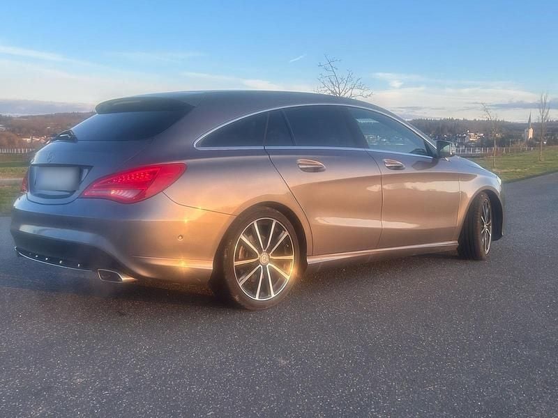 Gebraucht Mercedes CLA180 122 PS (89 kW) 2016 Silber Limousine