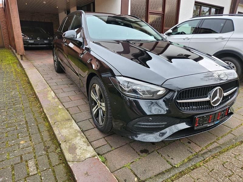 Gebraucht Mercedes C220 Avantgarde 197 PS (144 kW) 2023 Schwarz Limousine