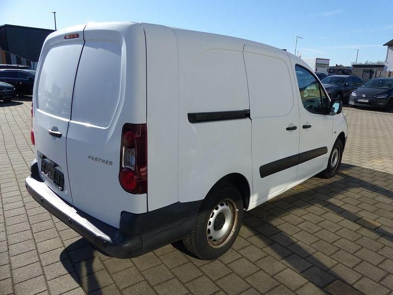 Gebraucht Peugeot Partner Premium 99 PS (72 kW) 2018 Weiß Van / Kleinbus