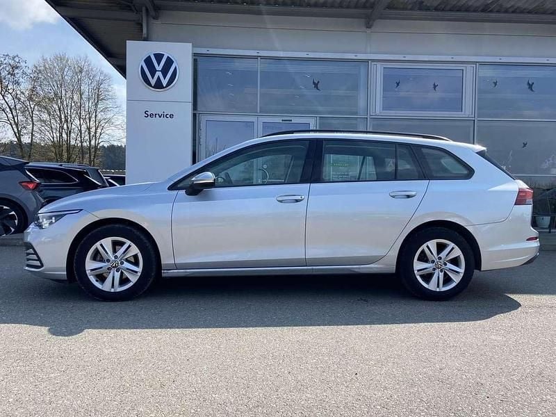 Używany VW Golf VIII Active 131 KM (96 kW) 2023 Srebrny Kombi
