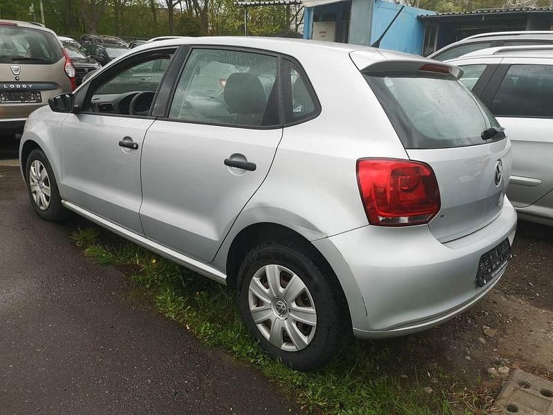 Second-hand VW Polo Trendline 75 CP (55 kW) 2011 Argintiu Hatchback