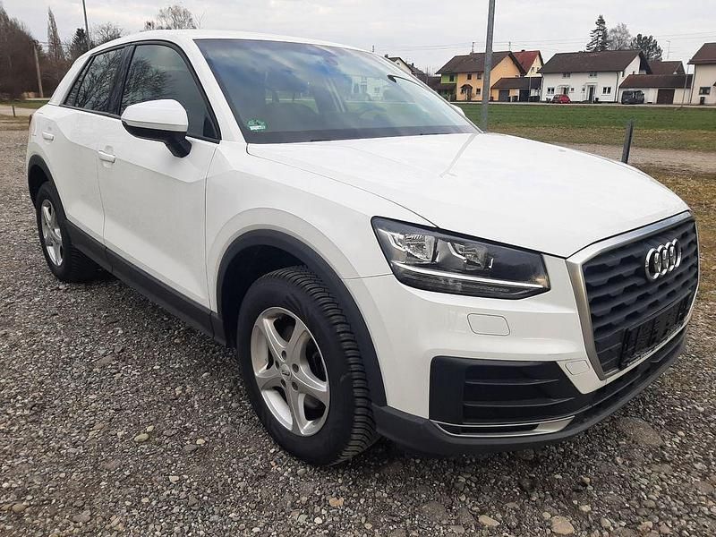 Używany Audi Q2 Basis 150 KM (110 kW) 2017 Biały SUV