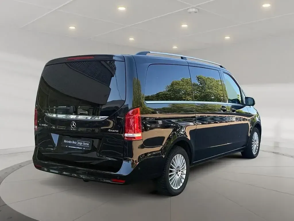 Gebraucht Mercedes V300 237 PS (174 kW) 2023 Obsidianschwarz metallic Van / Kleinbus