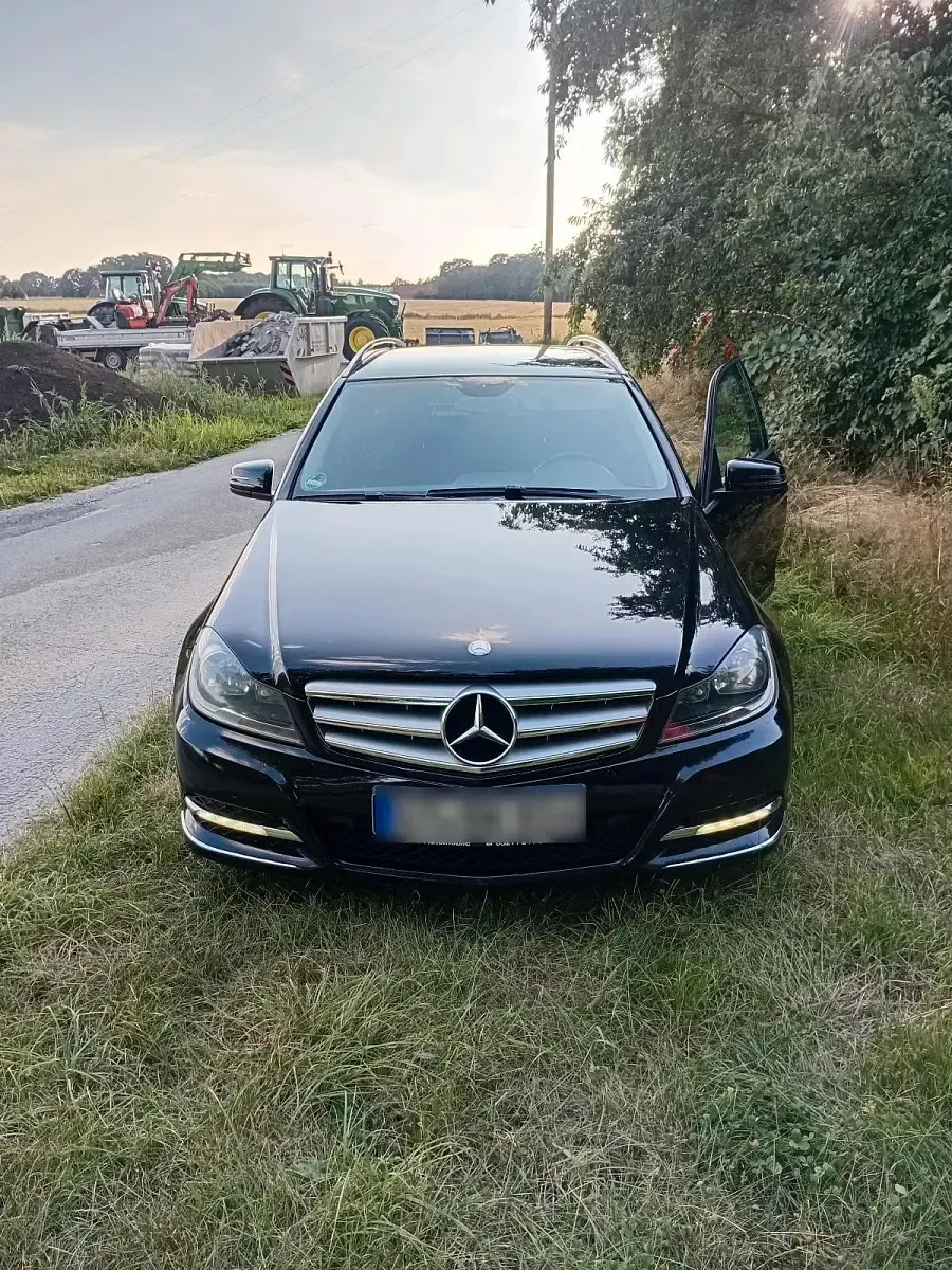 Gebraucht Mercedes C220 170 PS (125 kW) 2014 Schwarz Kombi
