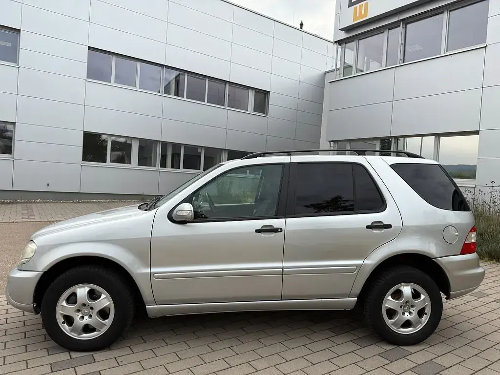 Gebraucht Mercedes ML270 163 PS (119 kW) 2001 Grau SUV