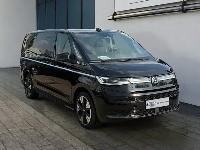 Gebraucht VW Multivan Style 150 PS (110 kW) 2023 Deep black perleffekt Van / Kleinbus