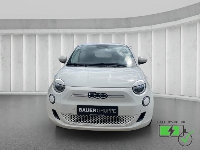 Gebraucht Fiat 500e Basis 86 kW (118 PS) 2023 Arktis weiß) (weiss Kleinwagen