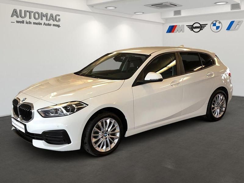 Alpinweiß uni Gebraucht 2022 BMW 120 Advantage Kleinwagen | 25.990 € (Fairer Preis) - Bild 1/4