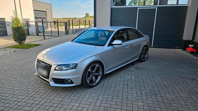 Silber Gebraucht 2011 Audi A4 S-Line Limousine | 9.500 € (Fairer Preis) - Bild 1/4