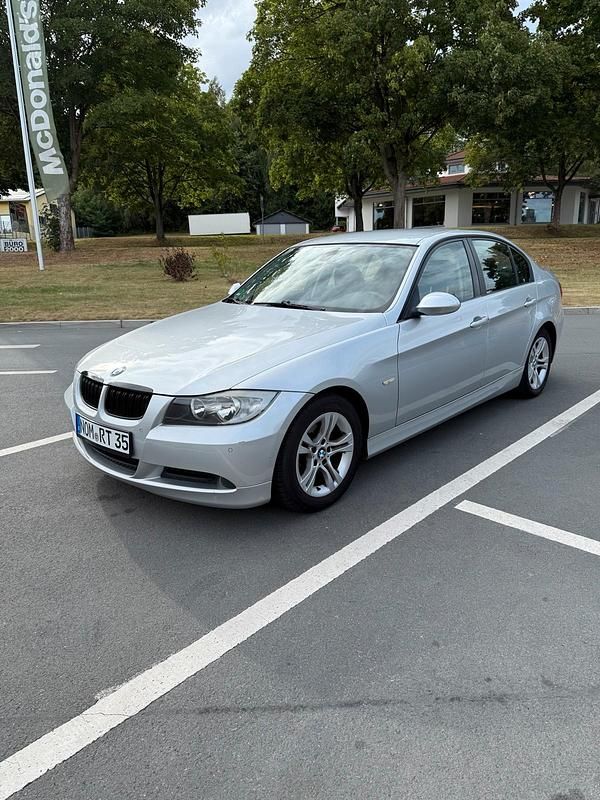 Grau Gebraucht 2008 BMW 318 Kleinwagen | 3.250 € - Bild 1/4