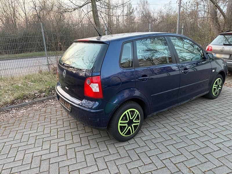 Gebraucht VW Polo 56 PS (41 kW) 2005 Blau Kleinwagen