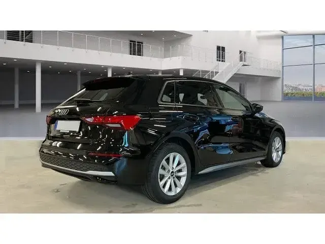 Gebraucht Audi A3 Ambiente 150 PS (110 kW) 2025 Brillantschwarz Limousine