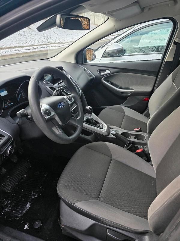 Gebraucht Ford Focus 125 PS (91 kW) 2013 Blau Kombi