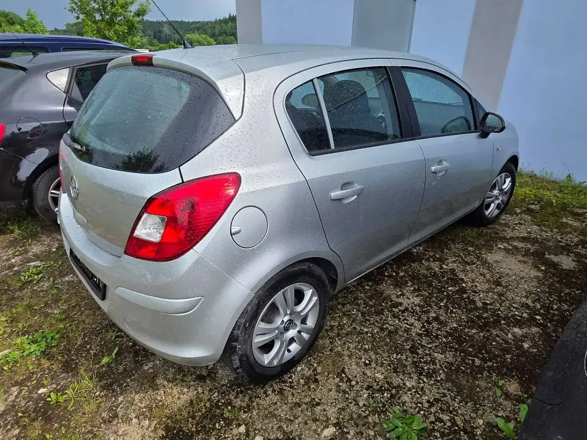 Gebraucht Opel Corsa Active 86 PS (63 kW) 2013 Silber Kleinwagen