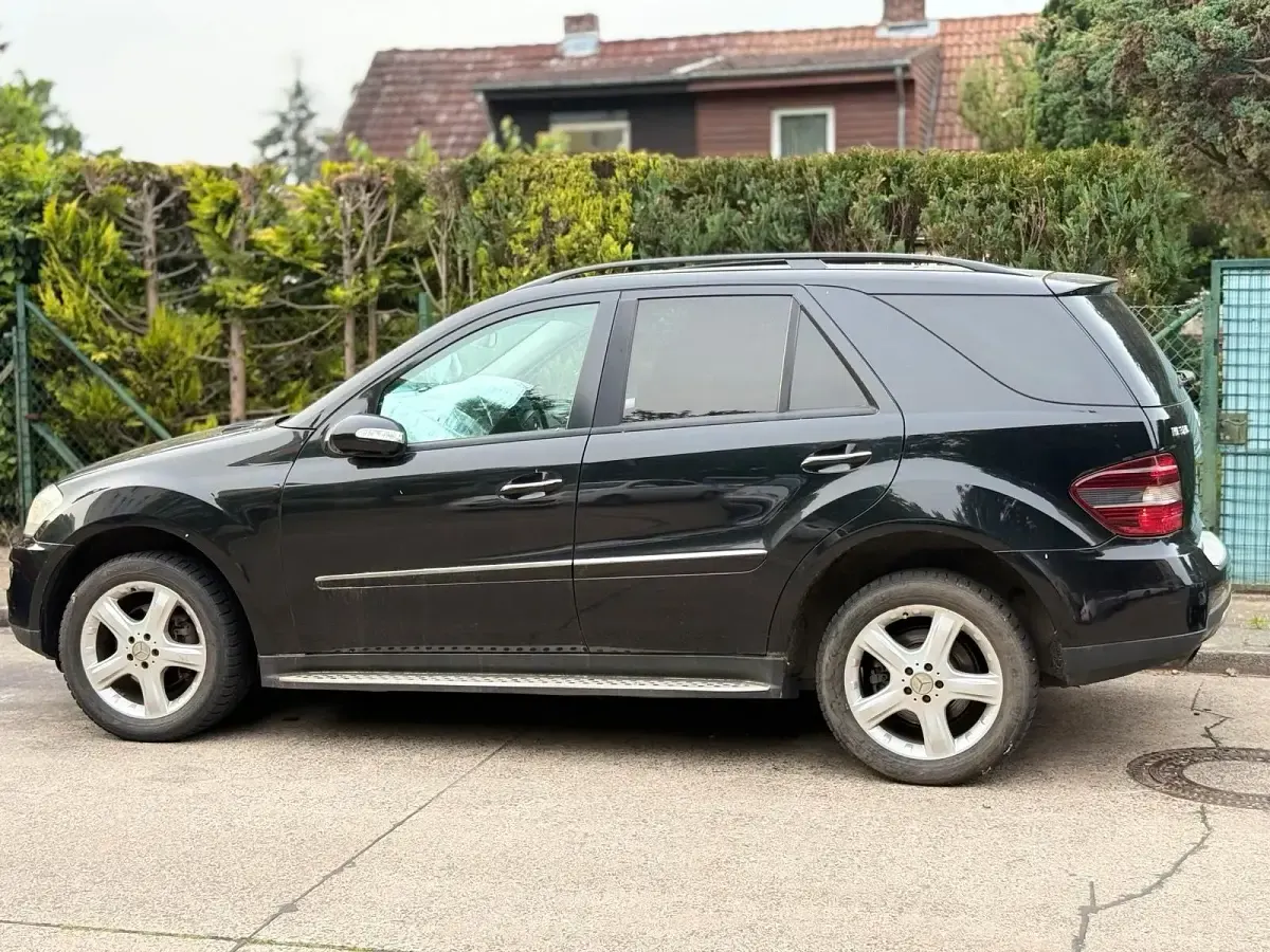Gebraucht Mercedes ML350 283 PS (208 kW) 2006 Schwarz SUV