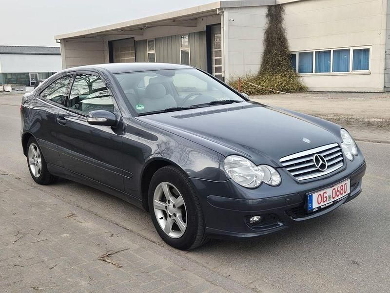 Gebraucht Mercedes C200 122 PS (89 kW) 2005 Grau Coupé