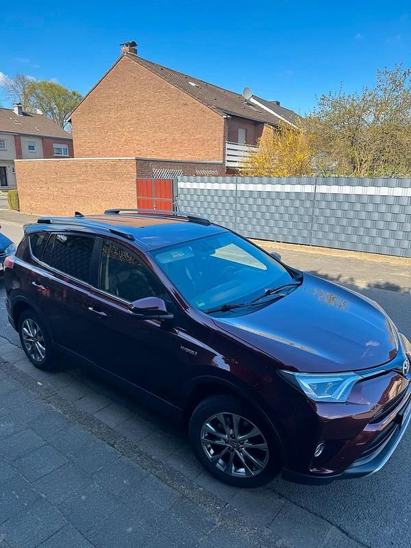 Rot Gebraucht 2016 Toyota RAV4 Hybrid SUV | 17.500 € - Bild 1/4