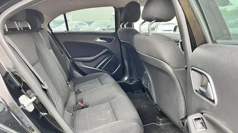 Gebraucht Mercedes A180 122 PS (89 kW) 2014 Schwarz nachtschwarz unilack Limousine