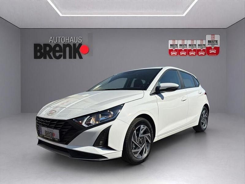 Atlas white Neu 2025 Hyundai i20 Comfort Limousine | 17.690 € (Fairer Preis) - Bild 1/3