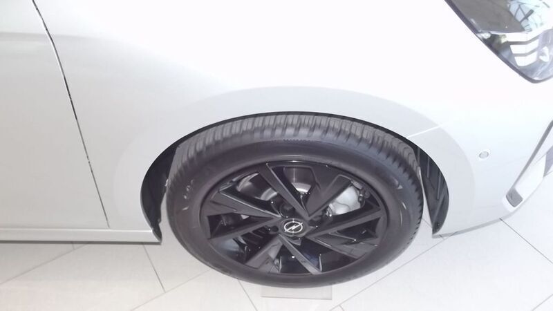 Gebraucht Opel Corsa 101 PS (74 kW) 2024 Grau/kristalsilber Limousine