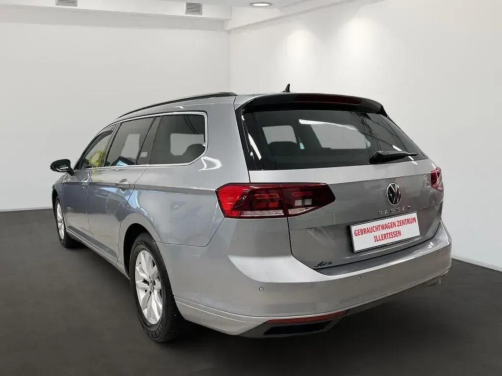 Gebraucht VW Passat Business 150 PS (110 kW) 2023 Silber Kombi