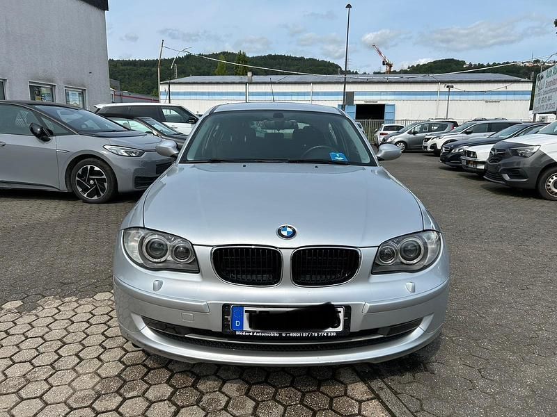 Silber Gebraucht 2007 BMW 118 Kleinwagen | 2.900 € (Guter Preis) - Bild 1/4