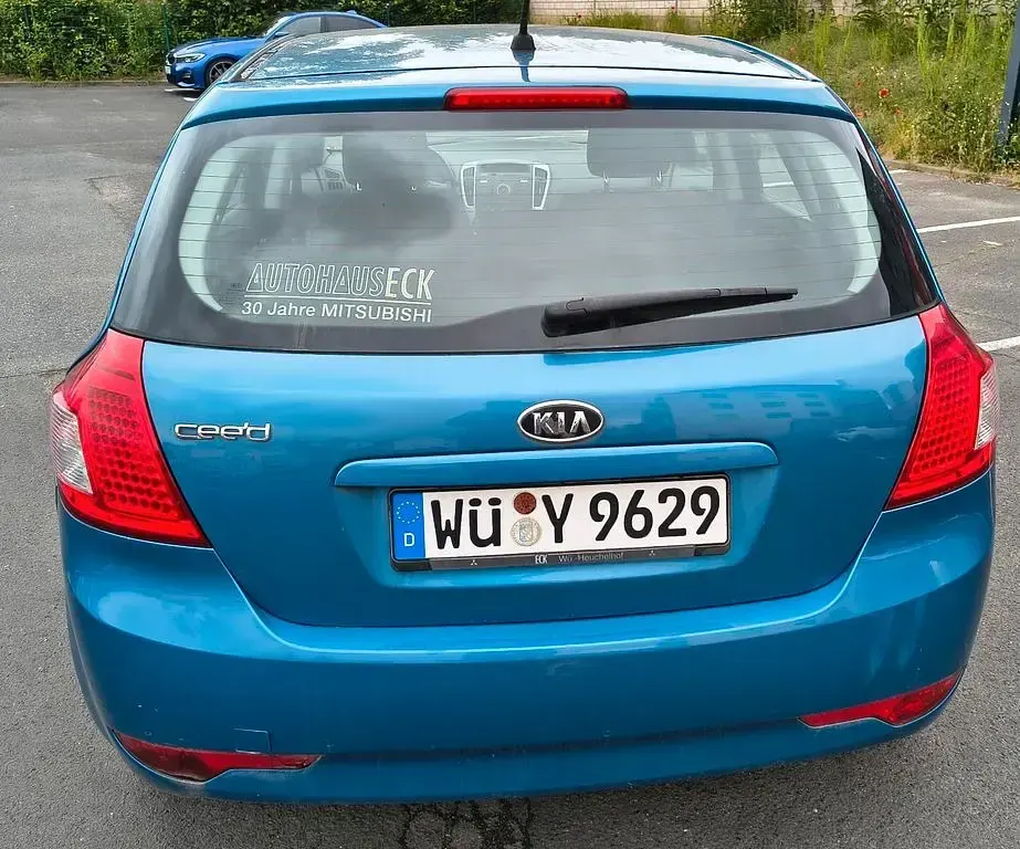 Gebraucht Kia Ceed 90 PS (66 kW) 2010 Blau Kleinwagen