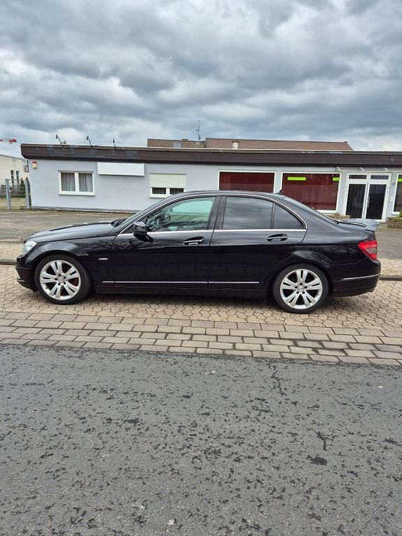 Gebraucht Mercedes C180 156 PS (114 kW) 2010 Schwarz Limousine