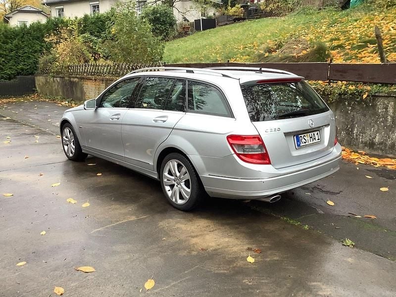 Silber Gebraucht 2010 Mercedes 220 Kombi | 12.500 € (Superpreis) - Bild 1/4