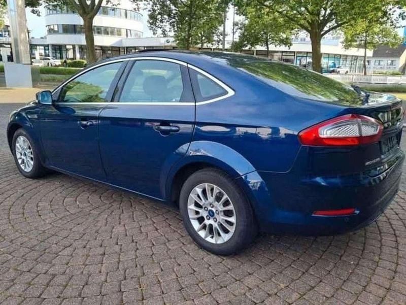 Gebraucht Ford Mondeo Titanium 163 PS (119 kW) 2011 Blau Limousine