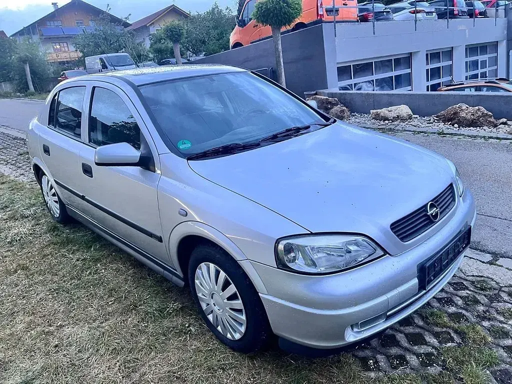 Używany Opel Astra Elegance 84 KM (61 kW) 2002 Srebrny Sedan/Limuzyna