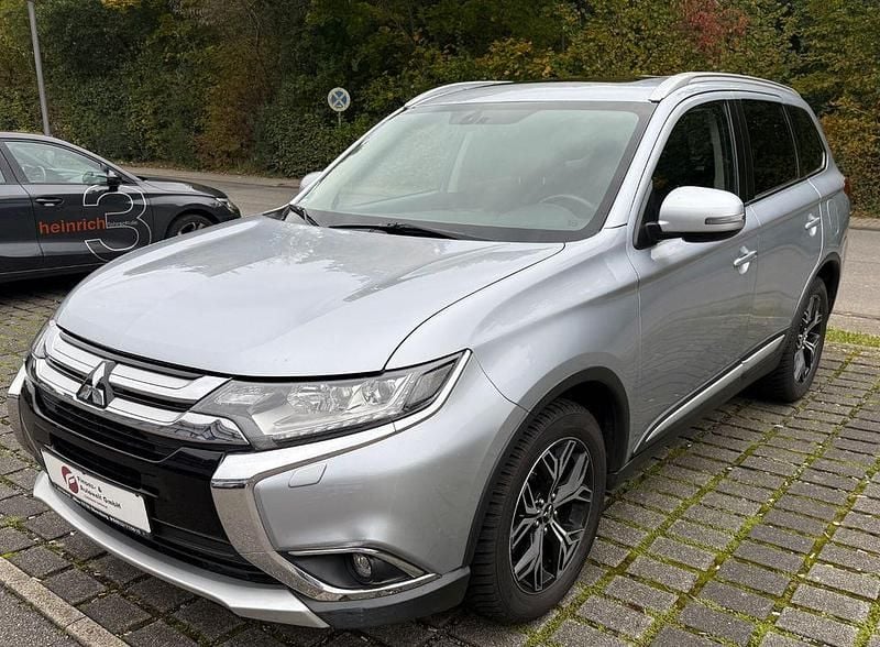 Cool silver Gebraucht 2018 Mitsubishi Outlander Top SUV | 13.990 € (Guter Preis) - Bild 1/4