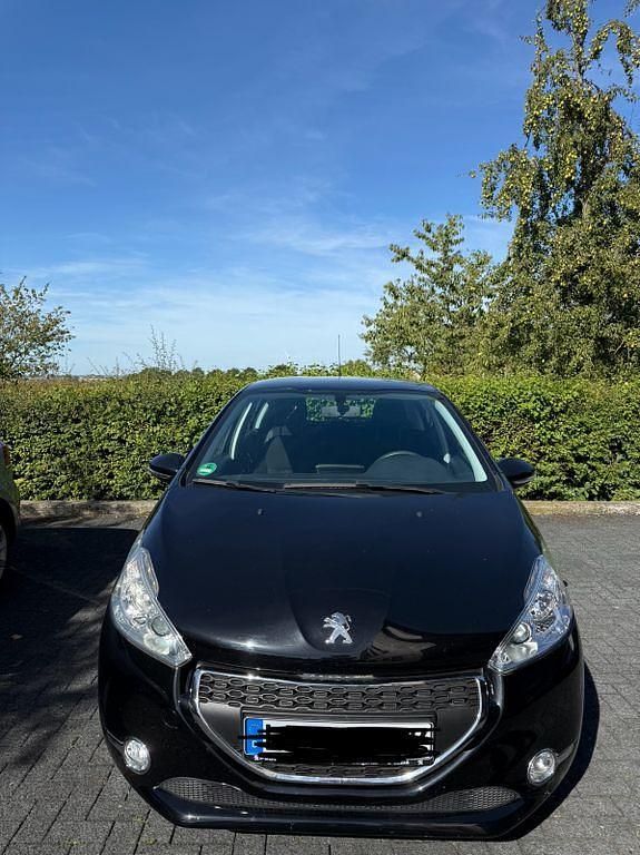Schwarz Gebraucht 2015 Peugeot 208 Active Kleinwagen | 4.950 € (Guter Preis) - Bild 1/4