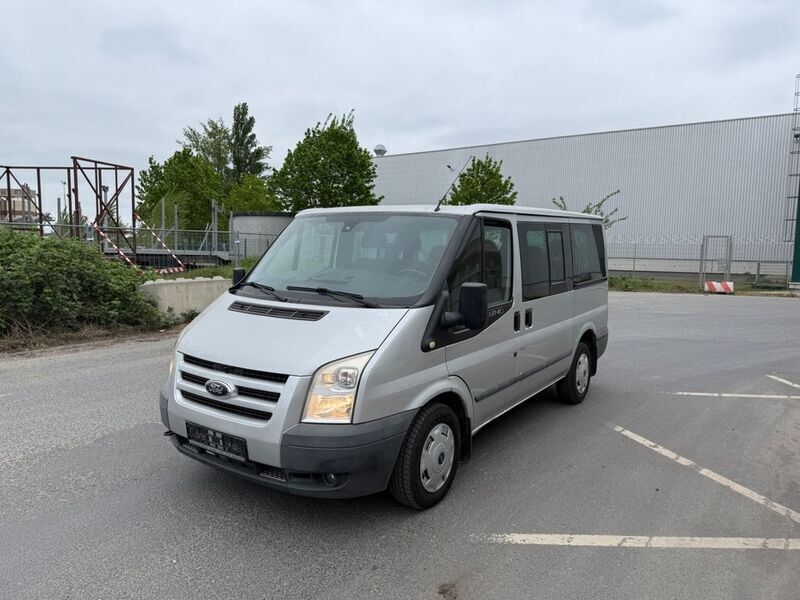 Silber Gebraucht 2011 Ford Tourneo Trend Van / Kleinbus | 7.500 € (Etwas zu teuer) - Bild 1/4
