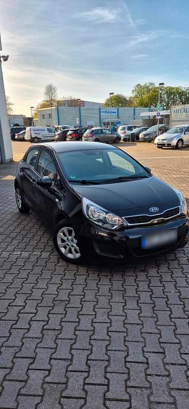 Gebraucht Kia Rio 85 PS (62 kW) 2014 Schwarz Kleinwagen