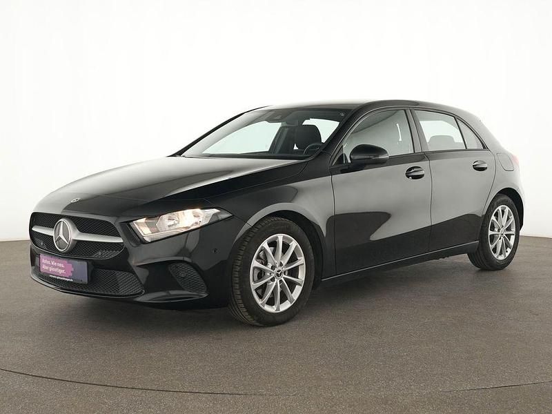 Gebraucht Mercedes A180 116 PS (85 kW) 2022 Schwarz Limousine