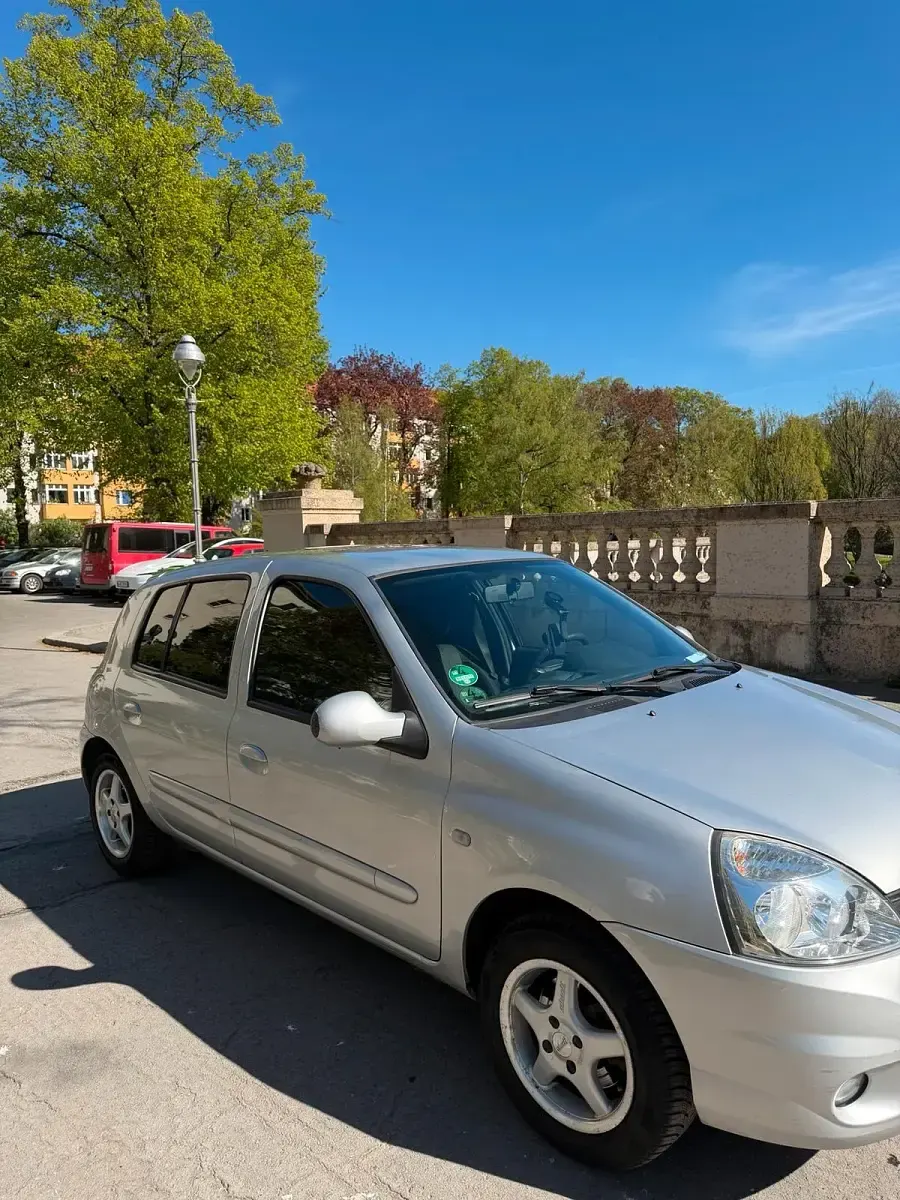 Gebraucht Renault Clio 75 PS (55 kW) 2010 Silber Kleinwagen