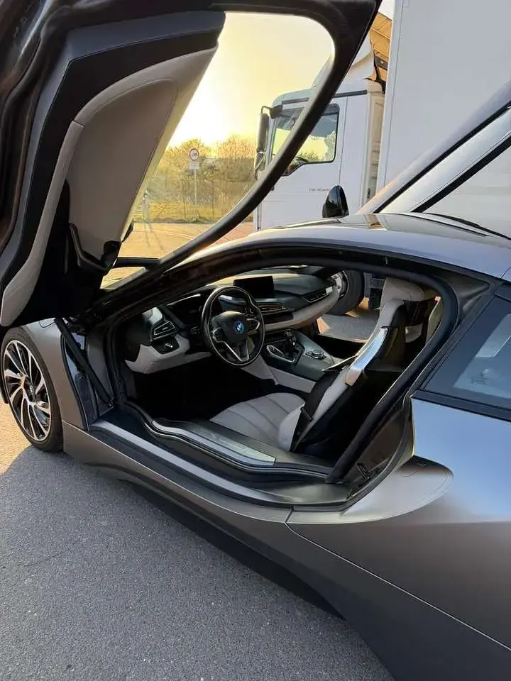 Second-hand BMW i8 362 CP (266 kW) 2018 Negru Coupe