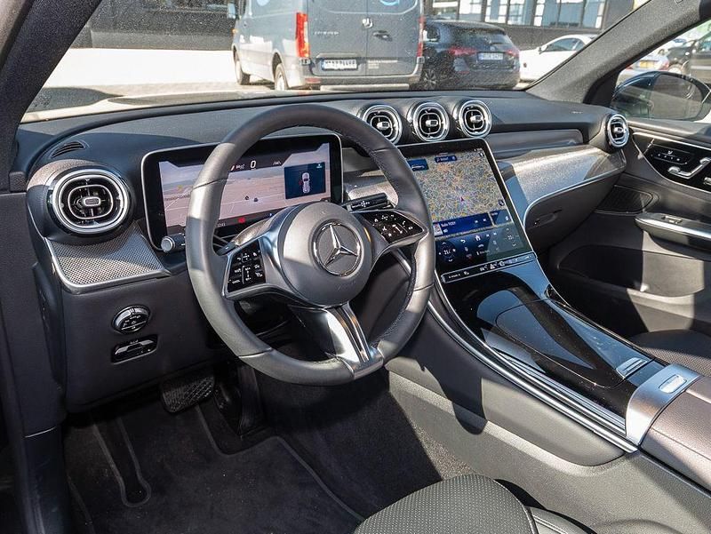 Gebraucht Mercedes GLC200 204 PS (150 kW) 2025 Metalliclack graphitgrau SUV