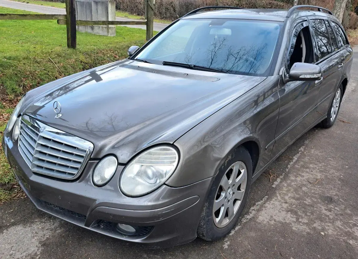 Second-hand Mercedes E220 170 CP (125 kW) 2006 Gri Break