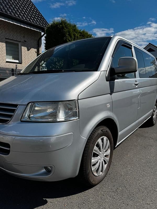 Gebraucht VW Caravelle 129 PS (94 kW) 2005 Silber Van / Kleinbus