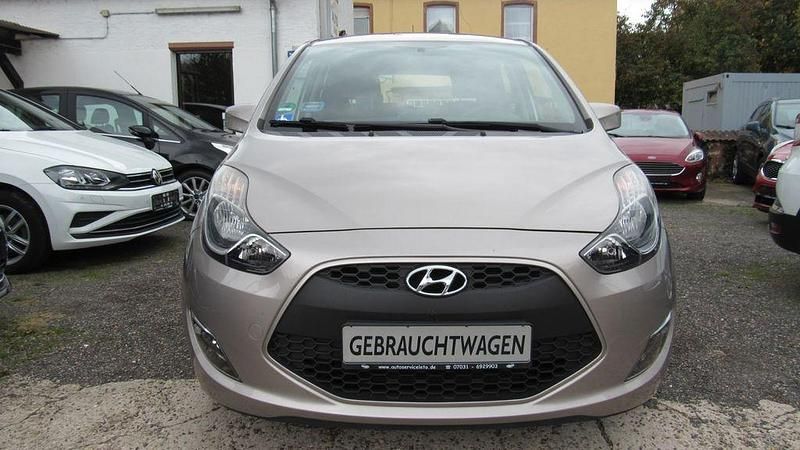 Gebraucht Hyundai i20 Space Plus 125 PS (91 kW) 2018 Beige Van / Kleinbus