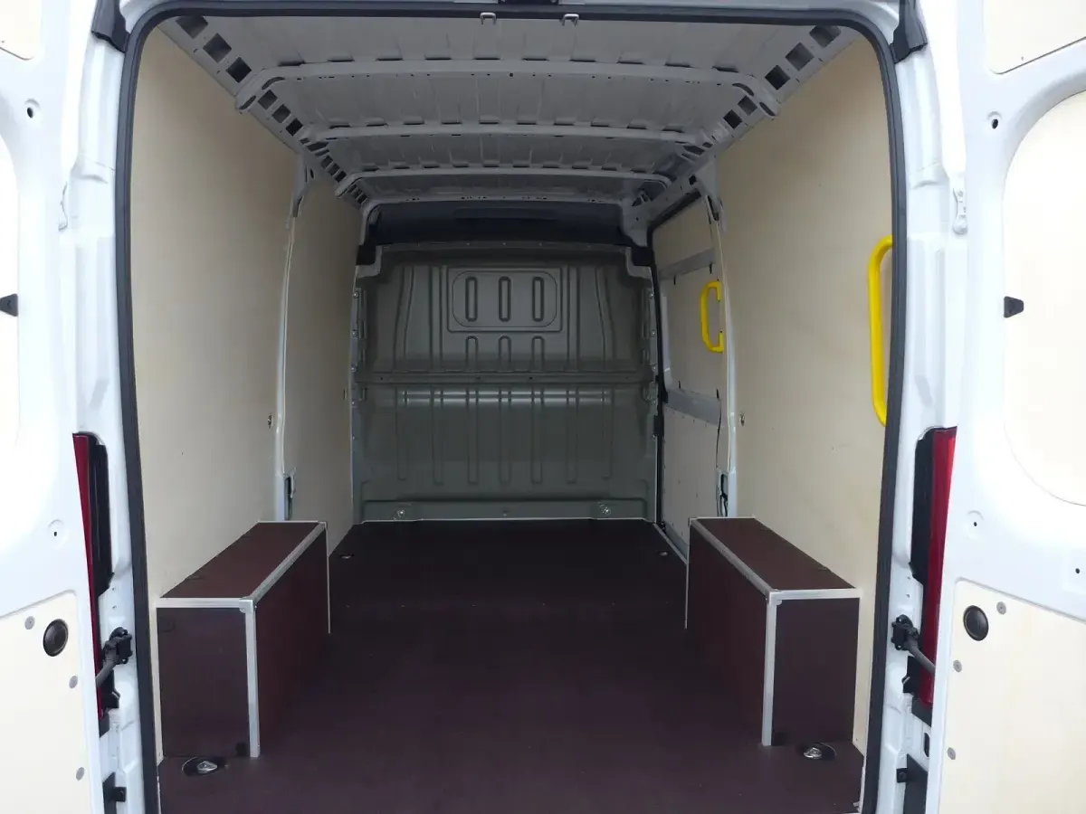 Gebraucht Opel Movano 140 PS (102 kW) 2025 Cassablanca weiß Van