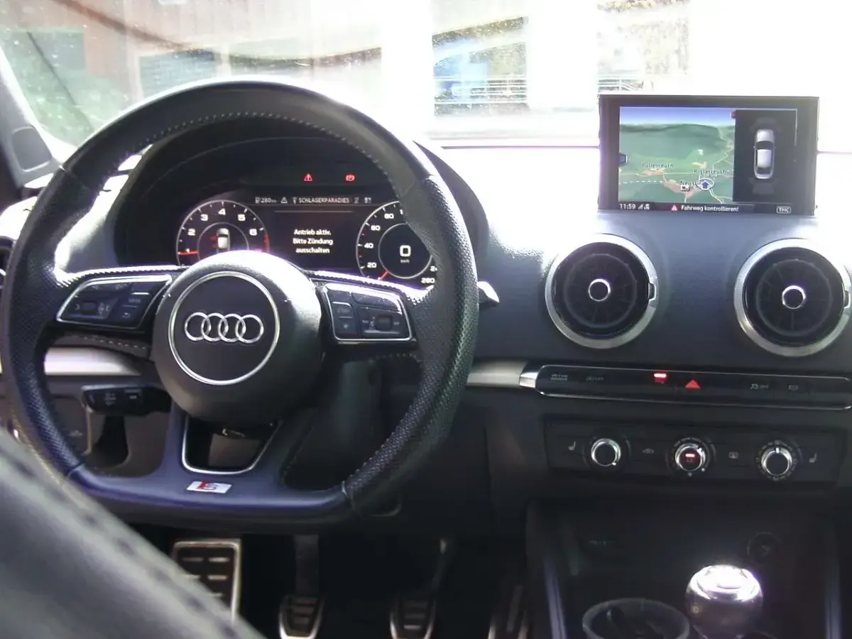 Gebraucht Audi A3 150 PS (110 kW) 2019 Grau Limousine