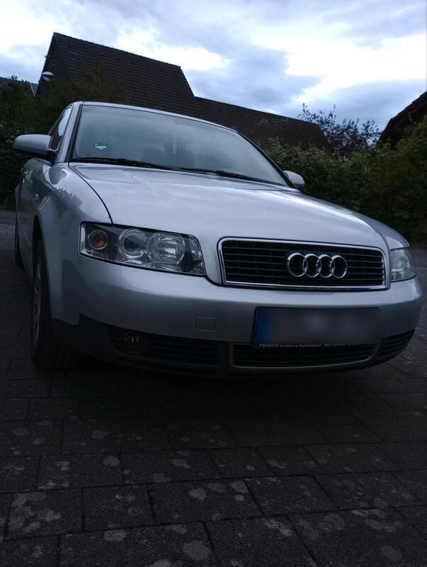 Grau Gebraucht 2002 Audi A4 Limousine | 1.800 € (Fairer Preis) - Bild 1/4