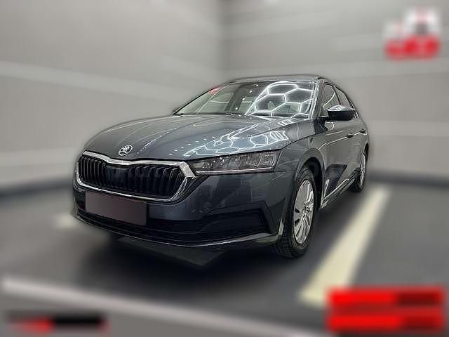 Grau metallic Gebraucht 2021 Skoda Octavia Active | 18.450 € - Bild 1/4