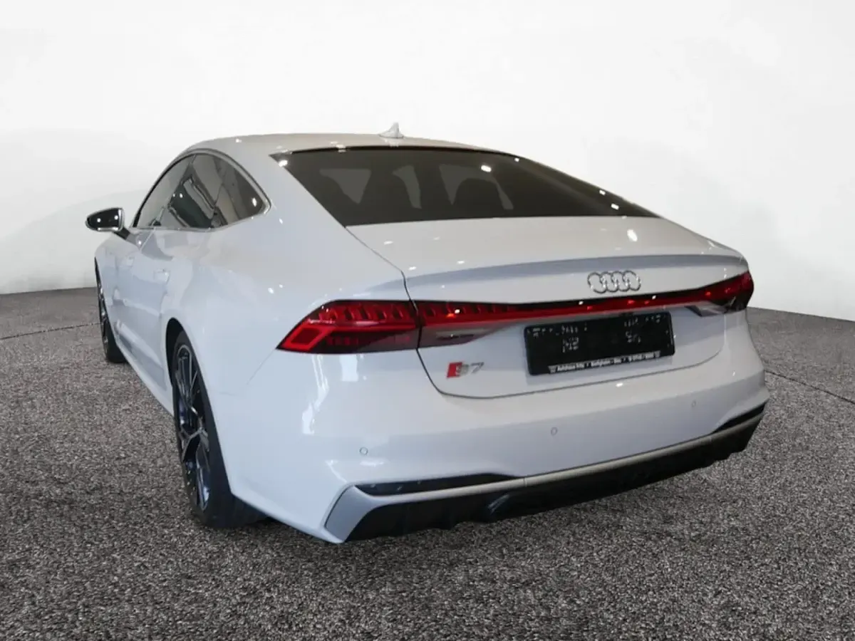 Gebraucht Audi S7 Sportback Sport 344 PS (253 kW) 2024 Gletscherweiß metallic Kleinwagen